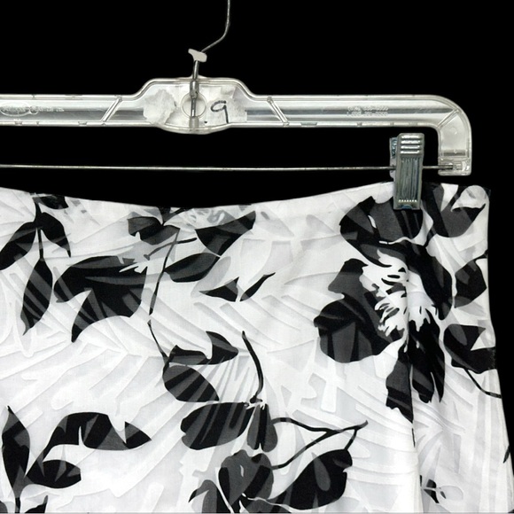 232 - PLANET BLACK AND WHITE LINED SKIRT - Picture 4 of 9